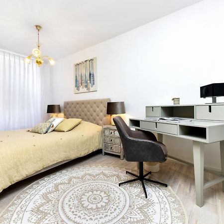 Luxury Apartment Sunce Ровин Екстериор снимка