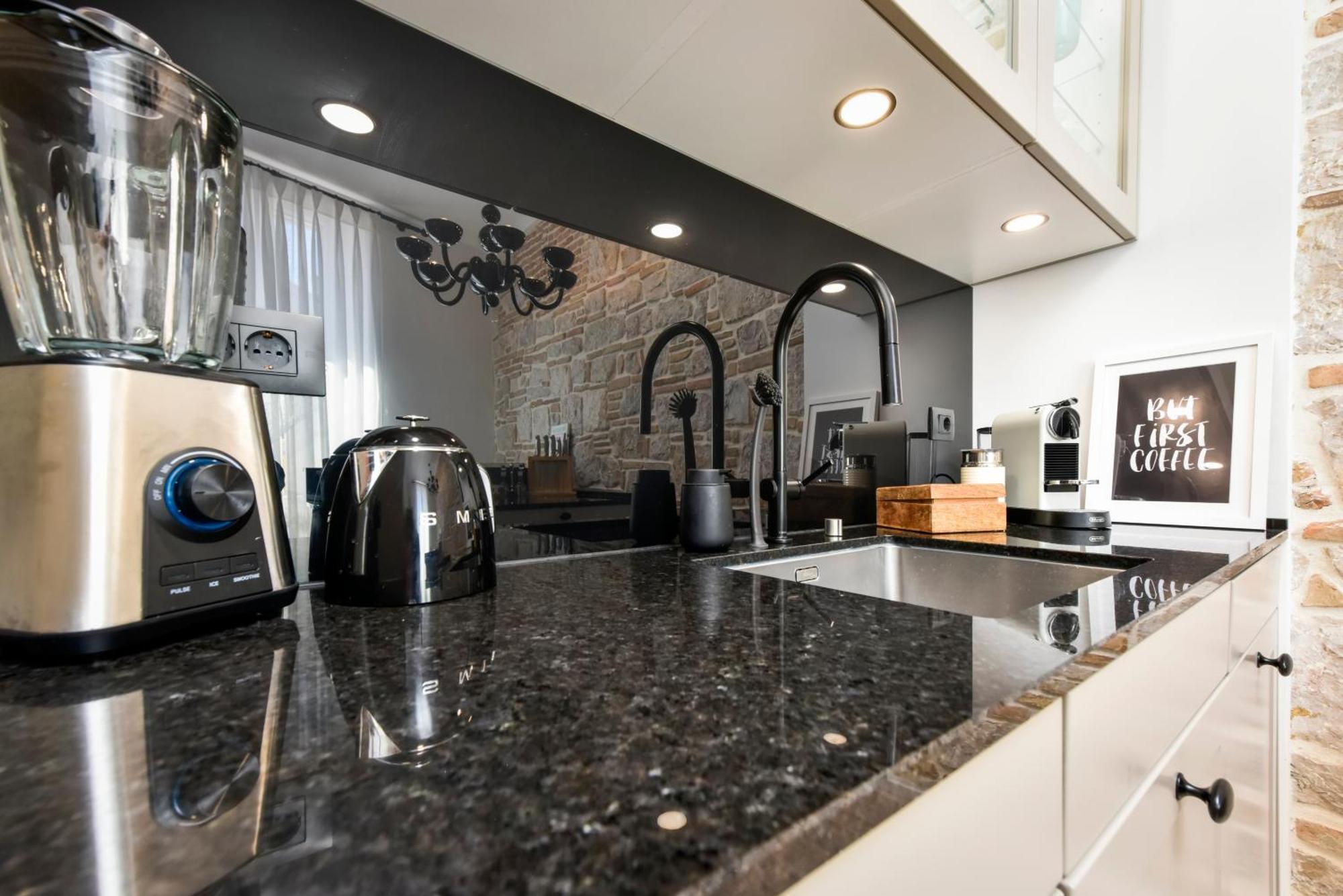 Luxury Apartment Sunce Ровин Екстериор снимка